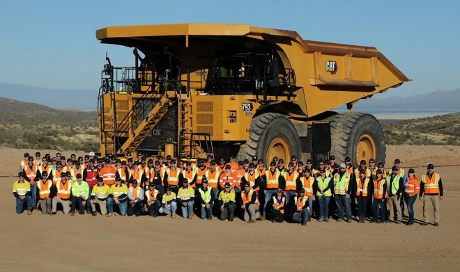 Самосвал Caterpillar Самосвал Caterpillar