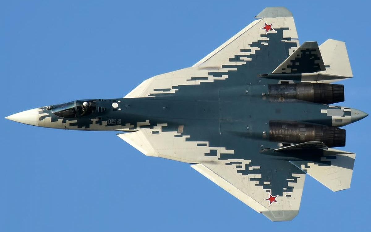 Российский боевой самолет пятого поколения Су-57 Российский боевой самолет пятого поколения Су-57