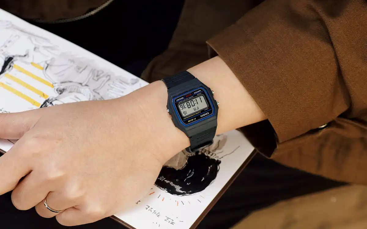 Casio F-B100W